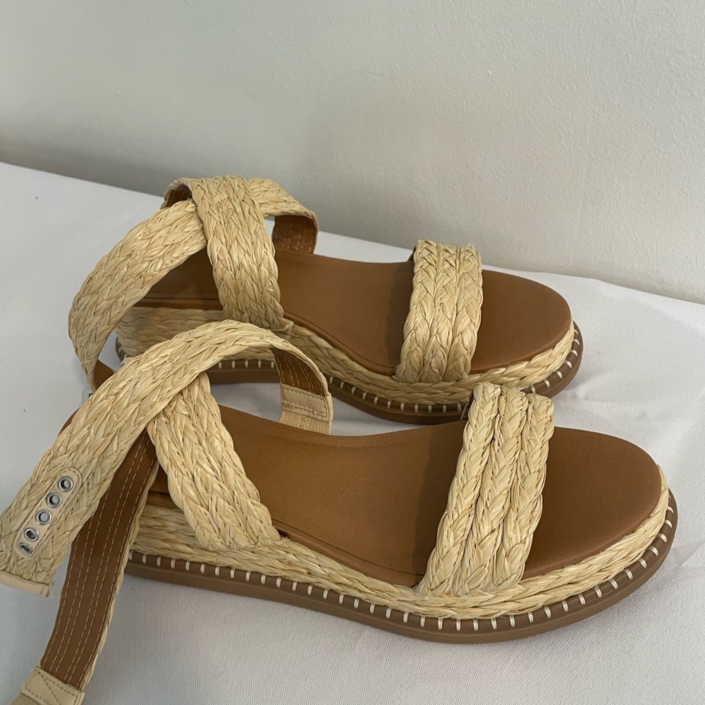 Universal Threads Platform Sandal